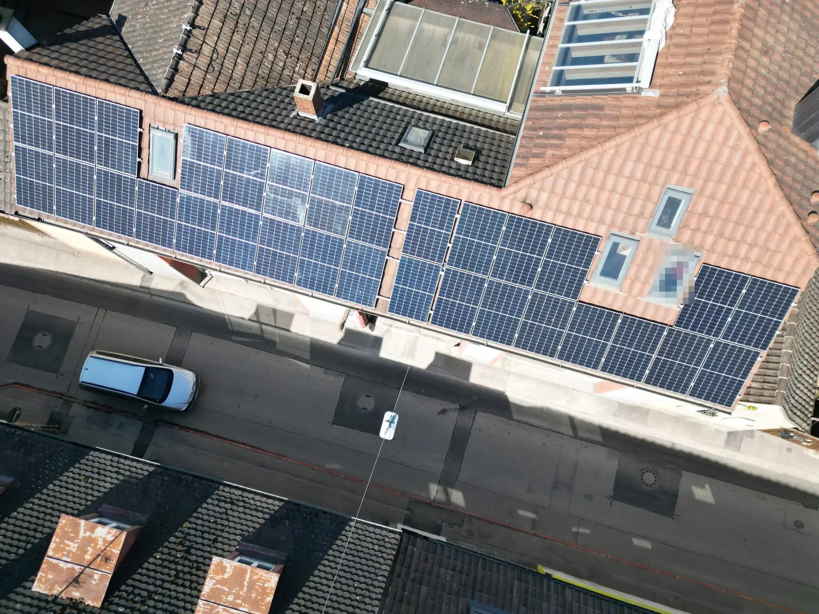 Photovoltaik-Anlage auf mehreren Dachflächen in Vogtsburg-Oberrotweil am Kaiserstuhl